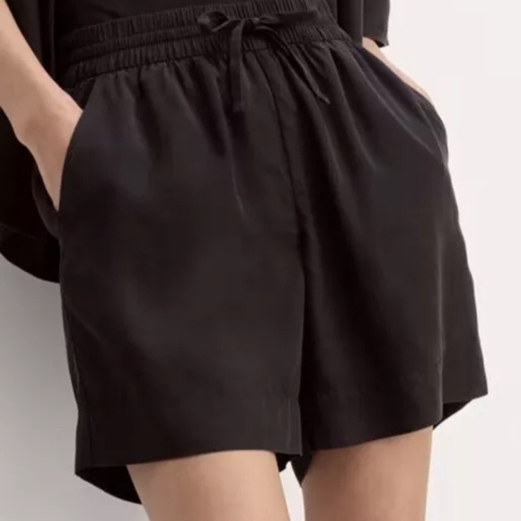 Everlane The Vacation Short Pull-On 100% Lyocell Shorts Black Women Medium NWT - Picture 1 of 8
